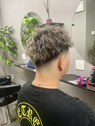ショート カラー パーマ メンズ ゲーマー美容師 KENTOのヘアスタイル