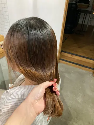 ミディアム ATELIER ZIZI川井さくらのヘアスタイル