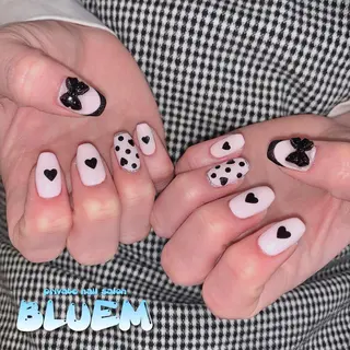 ネイル BLUEM なな🐶のネイルデザイン