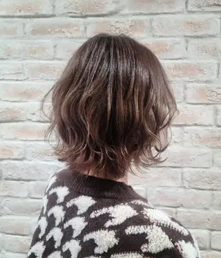 ミディアム カラー 赤松 摩美のヘアスタイル