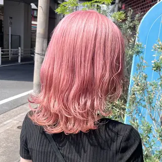 ミディアム カラー 伊藤 玲衣のヘアスタイル