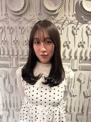 ロング カラー shiomi H辻田 杏梨のヘアスタイル