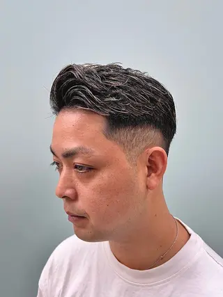 ショート カラー パーマ メンズ 豊崎 佑輔のヘアスタイル