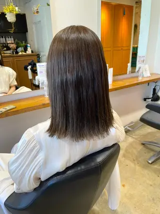 ミディアム カラー MIOベージュカラー 柔らかいカラーのヘアスタイル