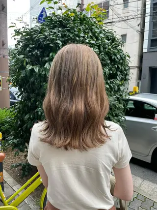 ミディアム カラー akane .のヘアスタイル