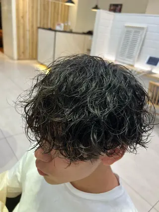 ショート メンズパーマ 岩成健志郎のヘアスタイル