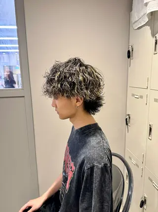 ミディアム パーマ ヘアアレンジ メンズ 顔まわりカット の達人のヘアスタイル