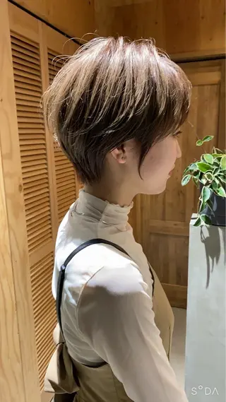 ショート レイヤーカット/ 顔まわり/アオイのヘアスタイル