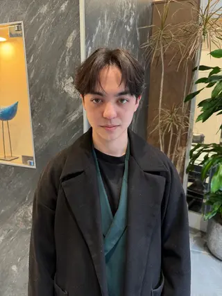 ミディアム パーマ メンズ SALOWIN 原宿 iori所属・🌟原宿指名No.1 センターパート⭐️のヘアスタイル