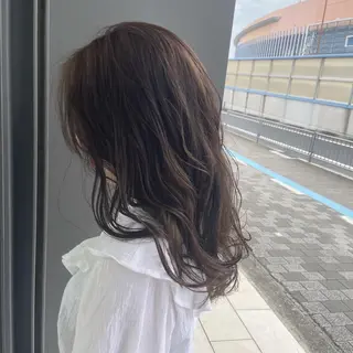 ミディアム 峯 志帆のヘアスタイル
