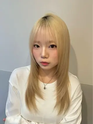 セミロング SALOWIN新宿三丁目【サロウィン】所属・レイヤー🔶髪質改善 🔶透明感カラー青木のヘアスタイル