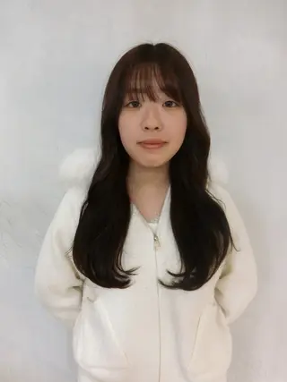 ロング iroha/ レイヤーカットモデルのヘアスタイル