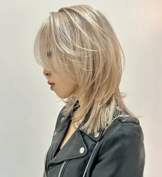 ミディアム カラー ハイトーン/ブリーチ 似合せカット/パーマのヘアスタイル