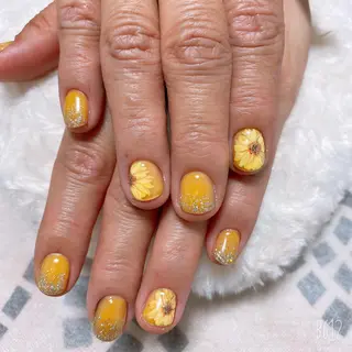 ネイル The Best Beauty受付担当のヘアスタイル