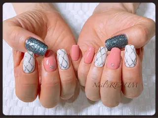 ネイル THECOLORS所属・近貞 莉奈のネイルデザイン