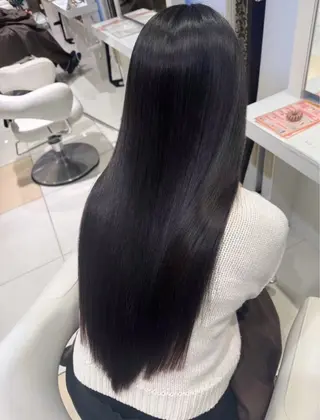 ロング EARTH所属・NATSUMI 透明感カラーのヘアスタイル