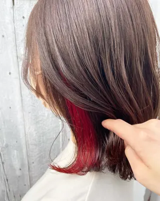 セミロング ブリーチカラー🦖 岡部木乃夏のヘアスタイル