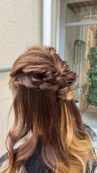 ミディアム ヘアアレンジ en't所属・佐藤　ひなの ／艶髪のヘアスタイル