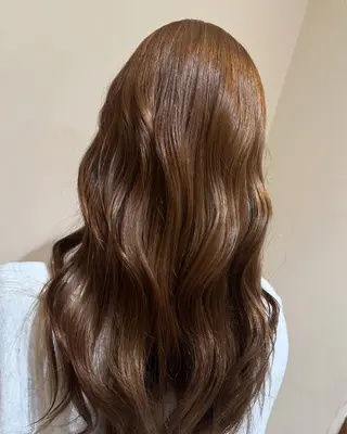 ロング カラー ハイトーン/デザイン KURUMIのヘアスタイル