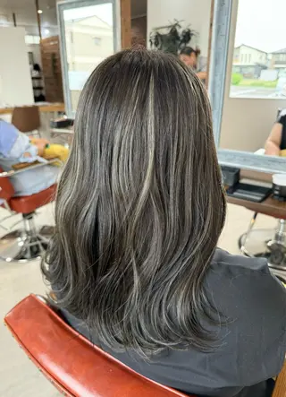 セミロング カラー Salon de Qualia(サロンドクオリア)所属・ハイトーン/外国人風 カラー/メンズパーマのヘアスタイル