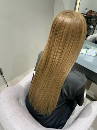 ロング ブリーチ・縮毛矯正 三島佳音のヘアスタイル