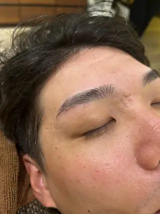メンズ アイブロウ airi🌺カラー /特殊ヘア⛓️🖤のヘアスタイル