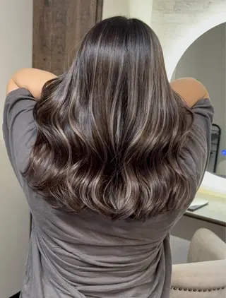セミロング カラー ハイライト、レイヤー カット/西梅田/中西のヘアスタイル