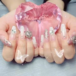 ネイル 🦋 Queenieのネイルデザイン