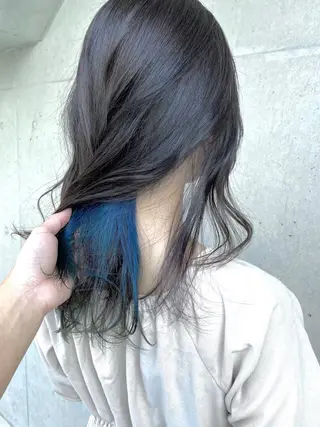 ミディアム カラー 川越 輝梨奈のヘアスタイル