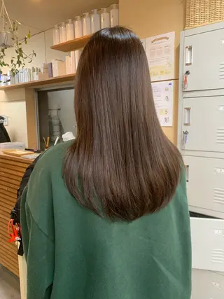 カラー ニシタニ コハルのヘアスタイル