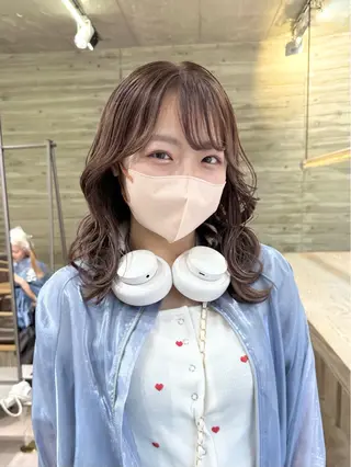 ミディアム カラー kai .のヘアスタイル