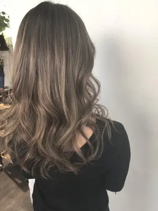 ロング カラー 伊藤 優希のヘアスタイル