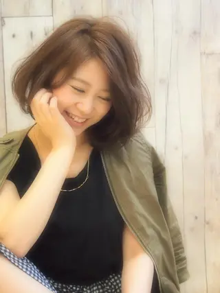 ミディアム カラー newi saLyu 片岡ふきのヘアスタイル