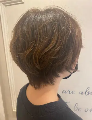 ショート トレンドカラー🎨 Eriのヘアスタイル