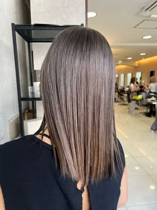 セミロング ハイライトカラー＆ ダブルカラー　田口のヘアスタイル