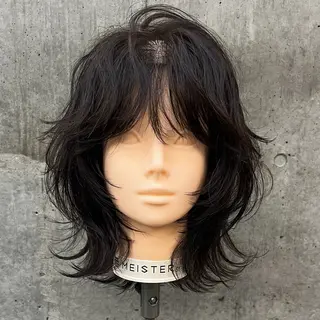 ショート ウルフとデザイン カラーの神のヘアスタイル