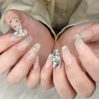 ネイル ⁸ᵃᵖᵖʸ🐝⋆゜ MöEのネイルデザイン