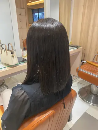 ミディアム i.+OMOTESANDO所属・mei / 艶カラー ミディアム レイヤーのヘアスタイル