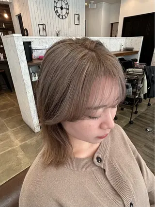 ミディアム カラー 松本 玲菜のヘアスタイル