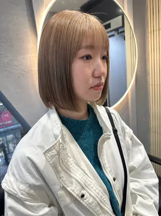 ショート カラー TATSUブリーチ/ ミルクティーベージュのヘアスタイル