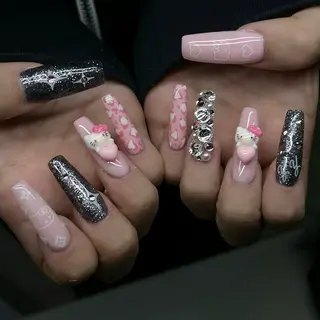 ネイル ⁸ᵃᵖᵖʸ🐝⋆゜ MöEのネイルデザイン