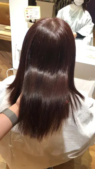 セミロング カラー 関 彩花のヘアスタイル