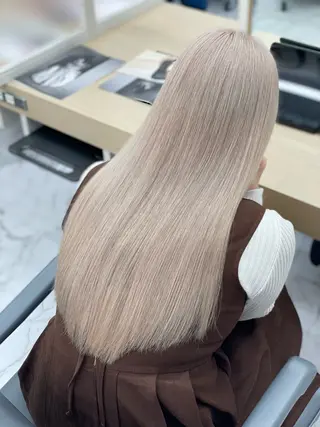 ロング youres hair 新宿3丁目店所属・🍫ハイトーン✖︎ 髪質改善🍫柴田のヘアスタイル