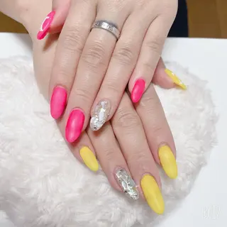 ネイル The Best Beauty受付担当のヘアスタイル