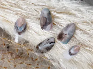 ミディアム ネイル ツメトマツゲ .のネイルデザイン