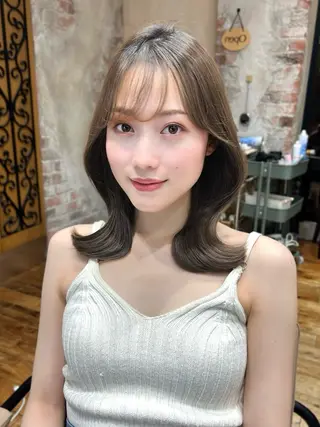 ミディアム AINANLY 明治神宮前店所属・似合わせレイヤー モテカラー🤍三科のヘアスタイル