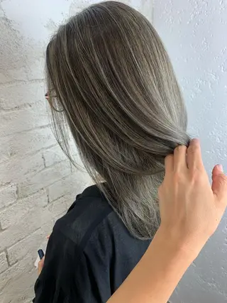 セミロング 🌈ハイライトカラー 🌈naokoのヘアスタイル