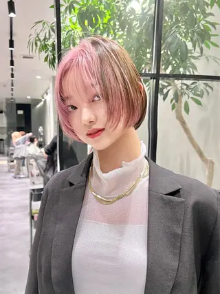 ショート ハイトーン/レイヤー カット岩田健斗/新宿のヘアスタイル