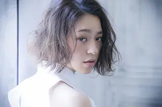 ミディアム カラー 三好 麻美のヘアスタイル