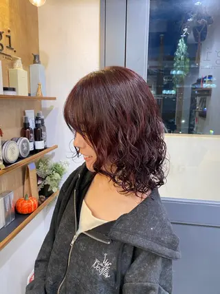 ミディアム 🖤🌀くるくる パーマ🌀🖤ayaのヘアスタイル